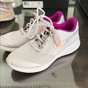 Nike Women's Light Gray and Purple Athletic Shoes 4.5Y
